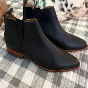 Nisolo Leather Chelsea Ankle Boots with Wood-Tone Sole NWT 11